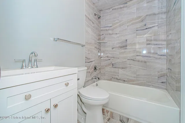 $829,000 | 2437 Victory Boulevard | South New York