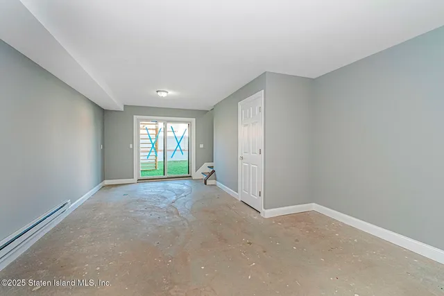 $829,000 | 2437 Victory Boulevard | South New York