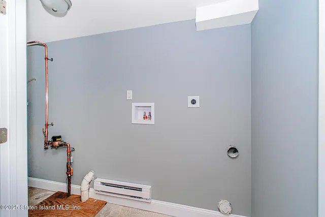 $829,000 | 2437 Victory Boulevard | South New York