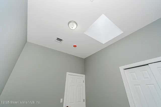 $829,000 | 2437 Victory Boulevard | South New York