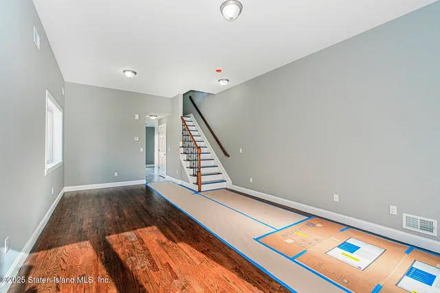 $829,000 | 2437 Victory Boulevard | South New York