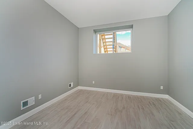 $829,000 | 2437 Victory Boulevard | South New York