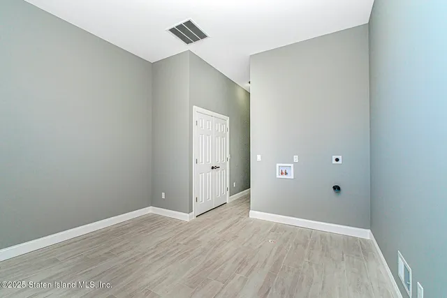 $829,000 | 2437 Victory Boulevard | South New York