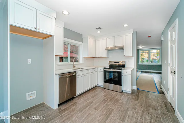 $829,000 | 2437 Victory Boulevard | South New York