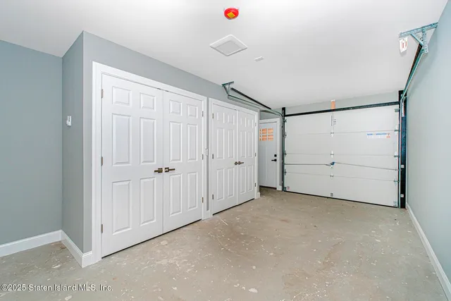 $829,000 | 2437 Victory Boulevard | South New York