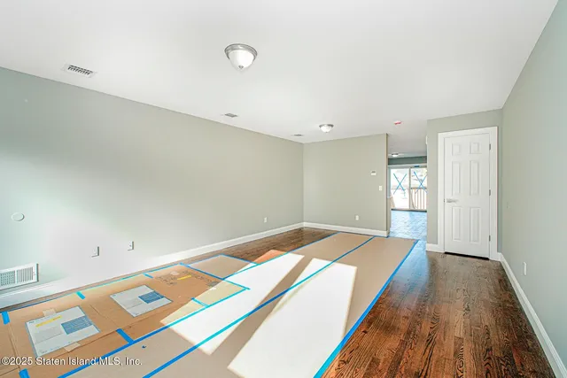 $829,000 | 2437 Victory Boulevard | South New York