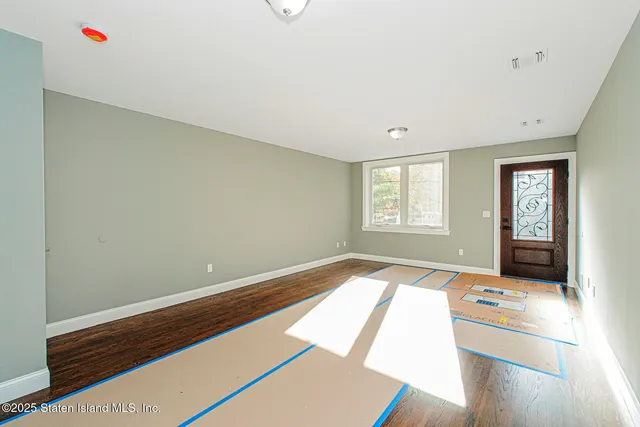 $829,000 | 2437 Victory Boulevard | South New York