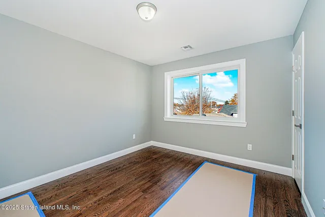 $829,000 | 2437 Victory Boulevard | South New York