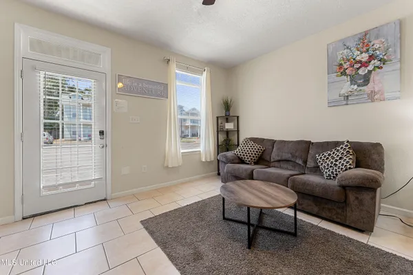 $1,950 | 1110 Century Oaks Drive, Unit A, Gulfport, MS 39507