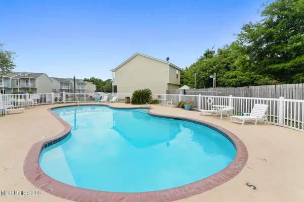 $1,950 | 1110 Century Oaks Drive, Unit A, Gulfport, MS 39507