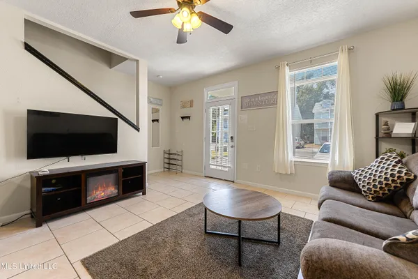 $1,950 | 1110 Century Oaks Drive, Unit A, Gulfport, MS 39507