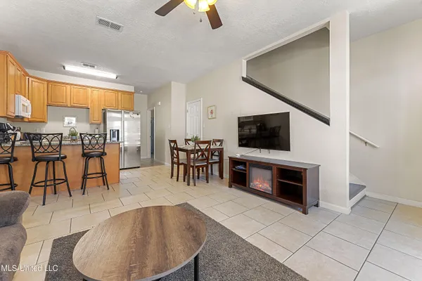 $1,950 | 1110 Century Oaks Drive, Unit A, Gulfport, MS 39507