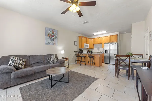 $1,950 | 1110 Century Oaks Drive, Unit A, Gulfport, MS 39507