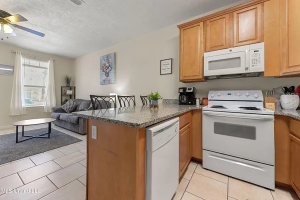 $1,950 | 1110 Century Oaks Drive, Unit A, Gulfport, MS 39507