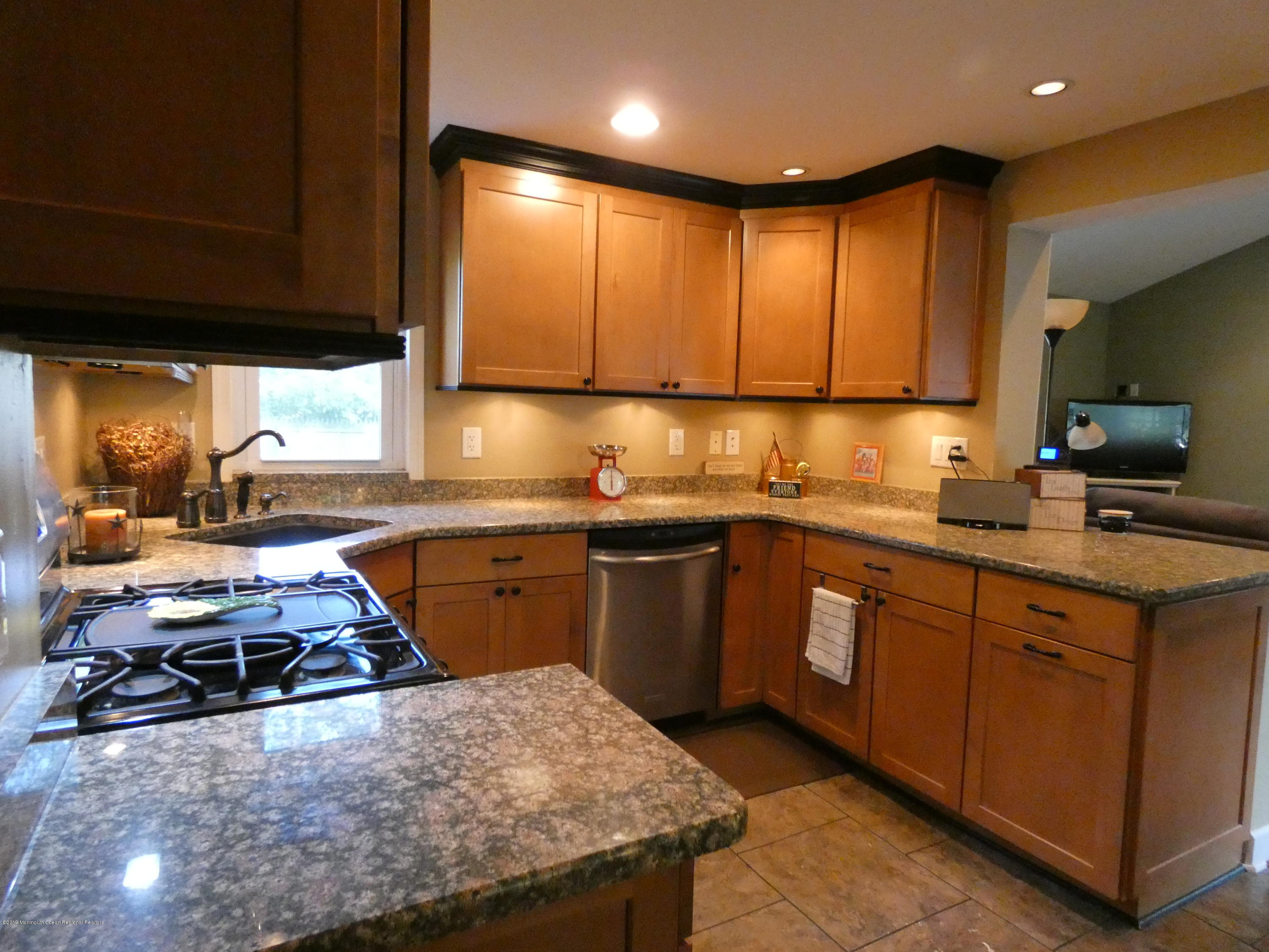 508 Middle Lane Howell, NJ 07731 - Photo 7 of 21 2019-06-04 18.22.46-1