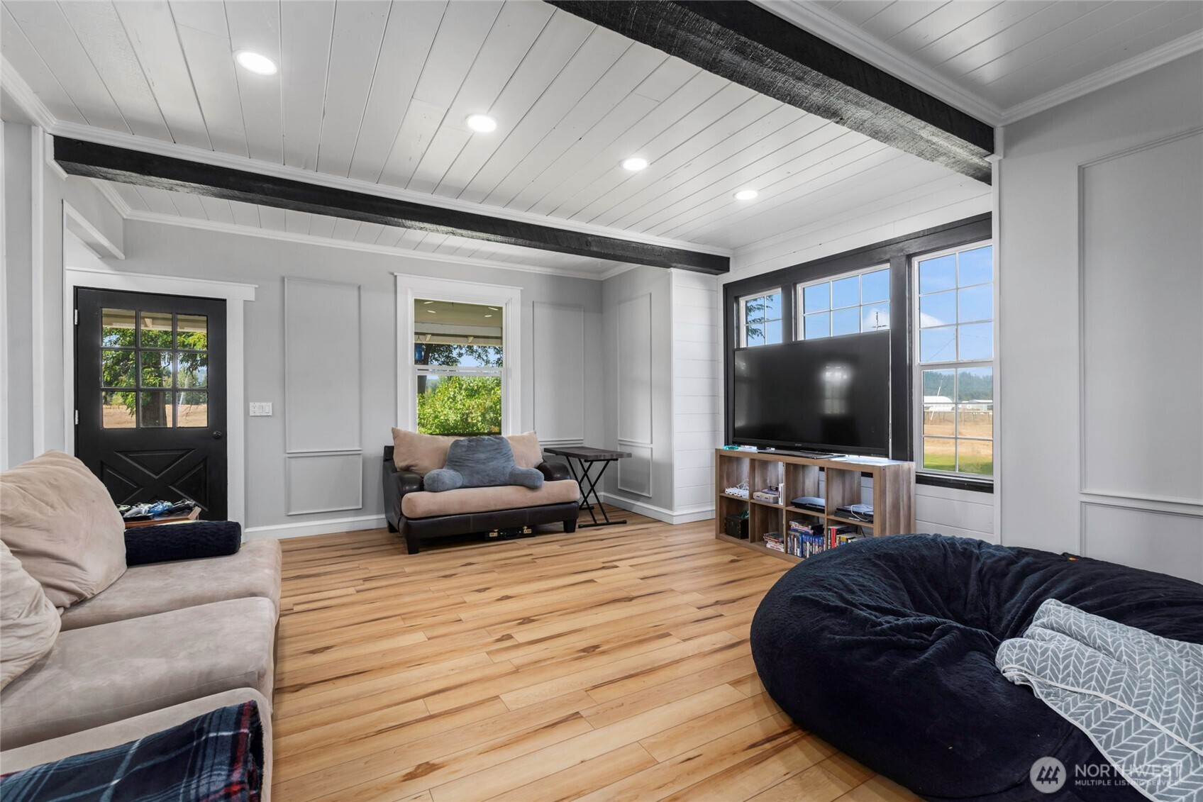 1855 South Bank Road Oakville, WA 98568 - Photo 10 of 22 a living room with furniture and a flat screen tv