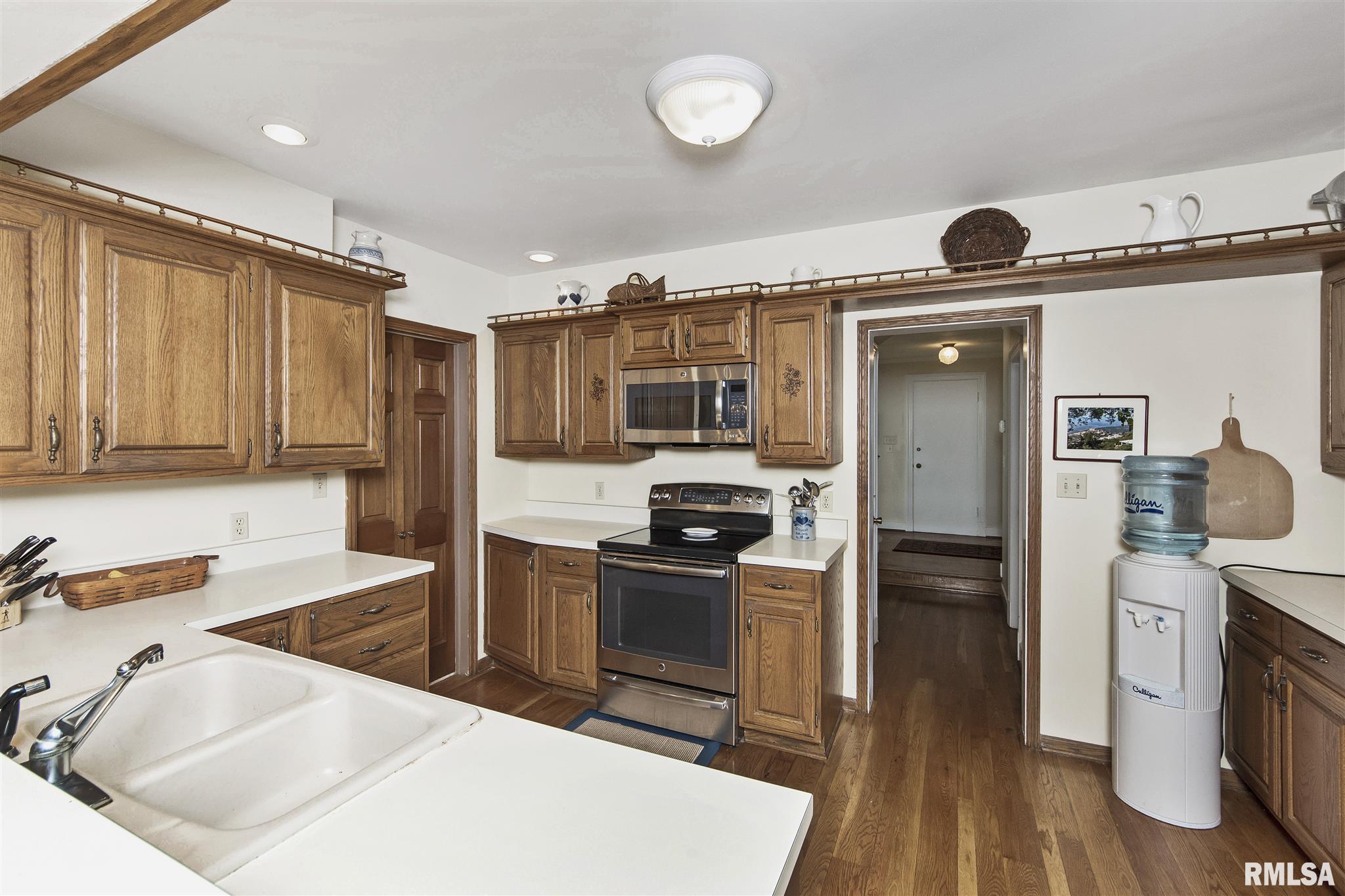 132 East Southgate Road Peoria, IL 61614 - Photo 14 of 36 Gallery Image 14