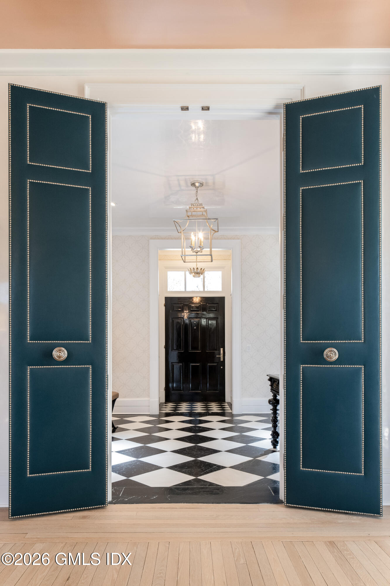 47 Husted Lane Greenwich, CT 06830 - Photo 2 of 18 47 Husted Ln INT 01 - PRINT