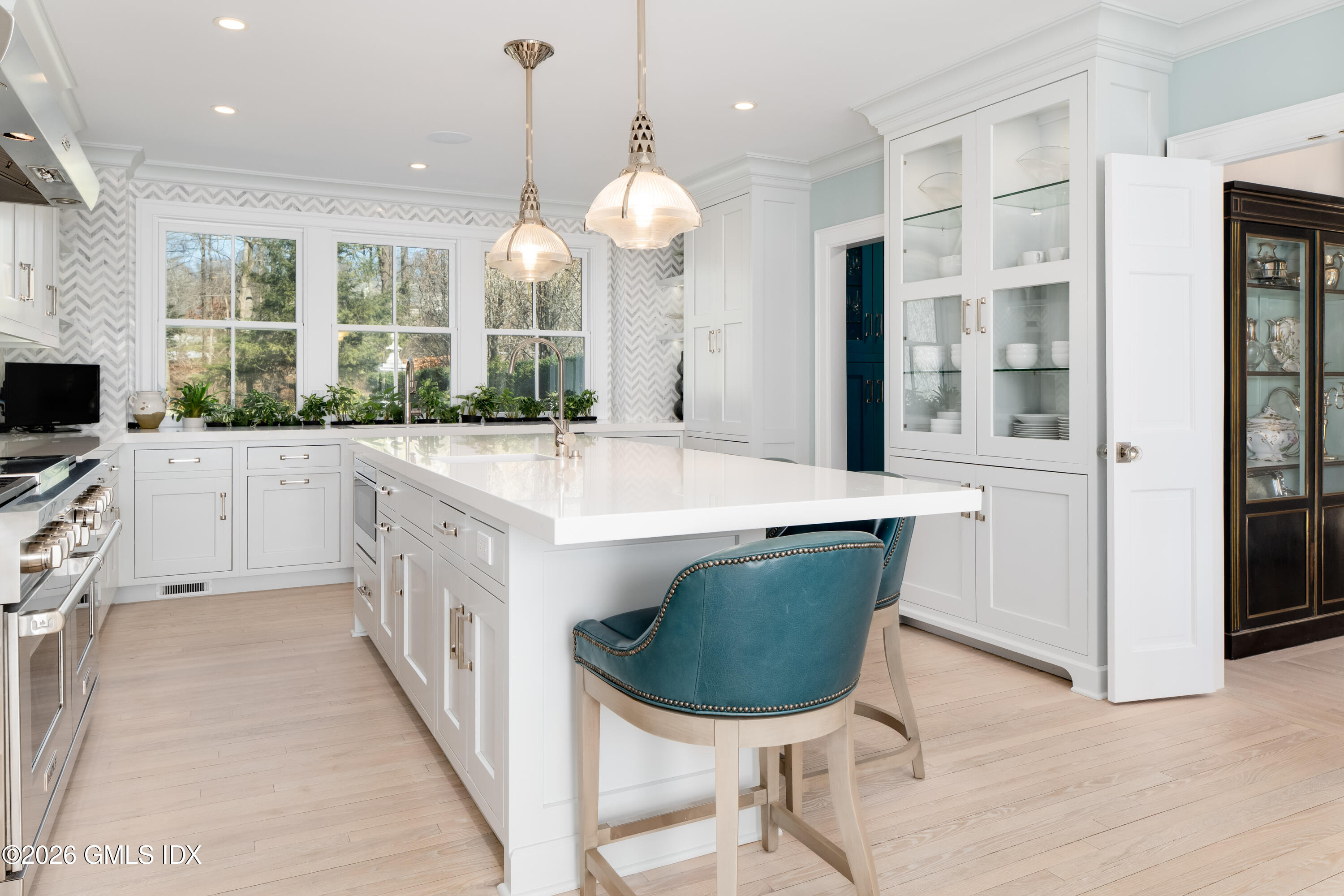 47 Husted Lane Greenwich, CT 06830 - Photo 8 of 18 47 Husted Ln INT 07 - PRINT (2)