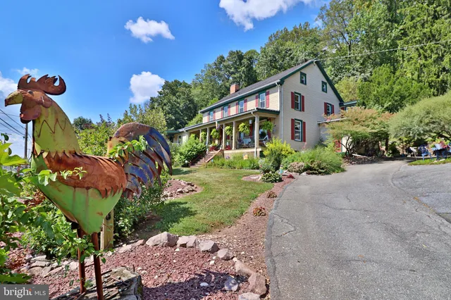 $650,000 | 2145 Old Lancaster Pike, Reinholds, PA 17569