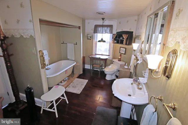 $650,000 | 2145 Old Lancaster Pike, Reinholds, PA 17569