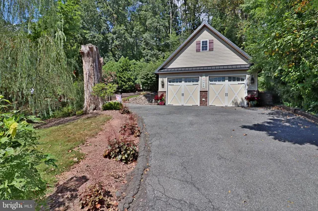 $650,000 | 2145 Old Lancaster Pike, Reinholds, PA 17569