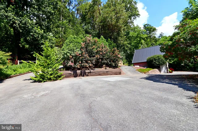 $650,000 | 2145 Old Lancaster Pike, Reinholds, PA 17569