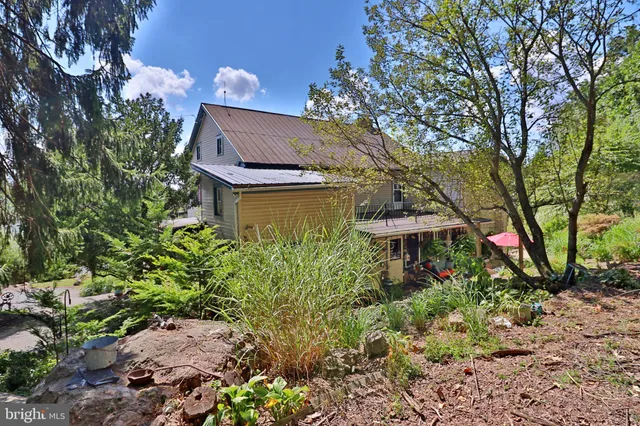 $650,000 | 2145 Old Lancaster Pike, Reinholds, PA 17569