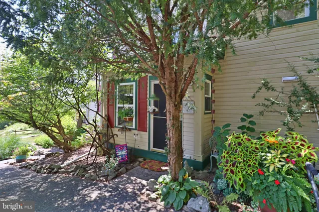 $650,000 | 2145 Old Lancaster Pike, Reinholds, PA 17569