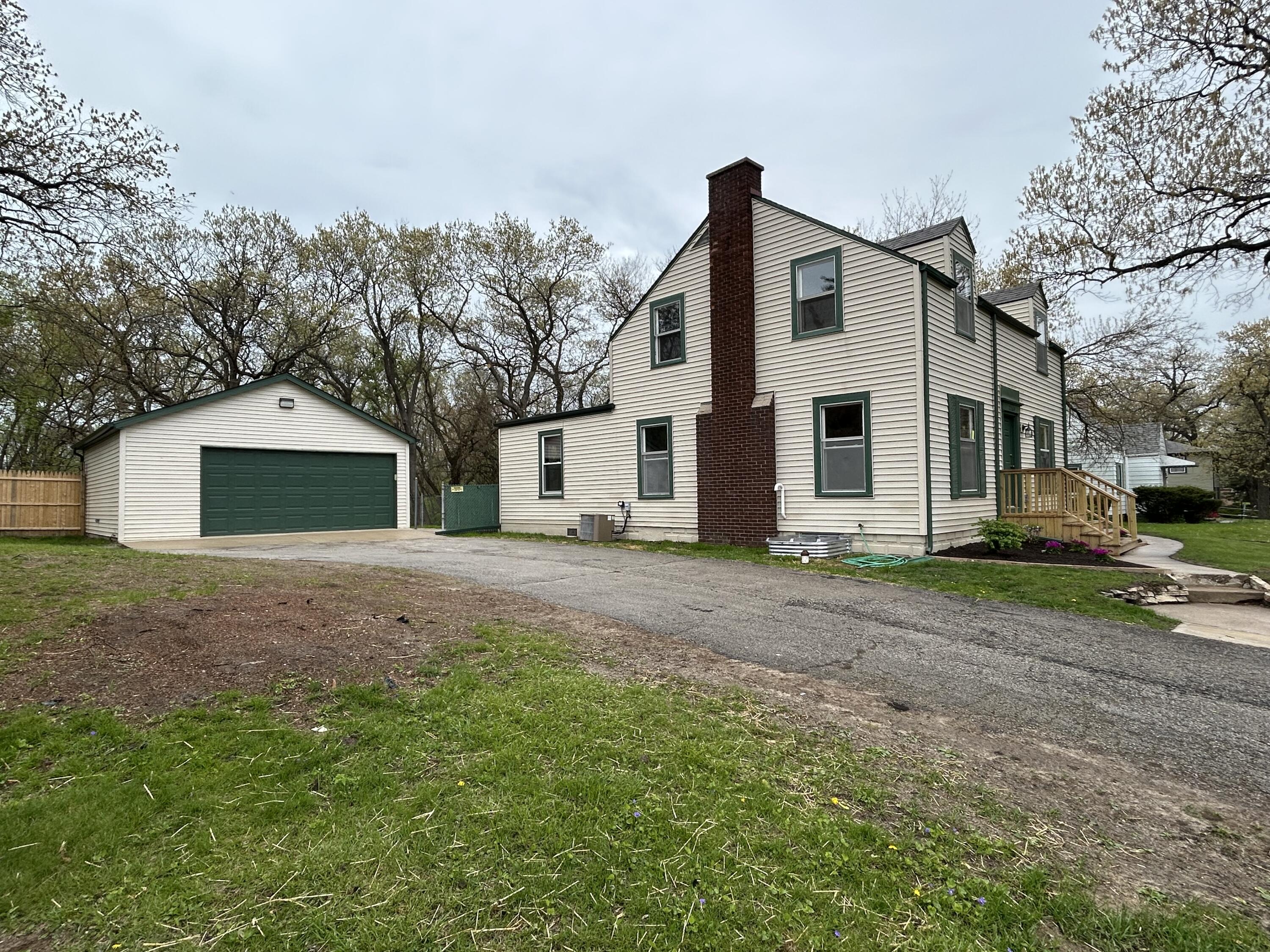 2264 Crest Road Gary, IN 46408 - Photo 3 of 86 3000x2250