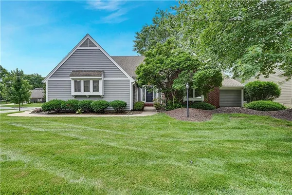 $650,000 | 12313 Pembroke Lane, Leawood, KS 66209