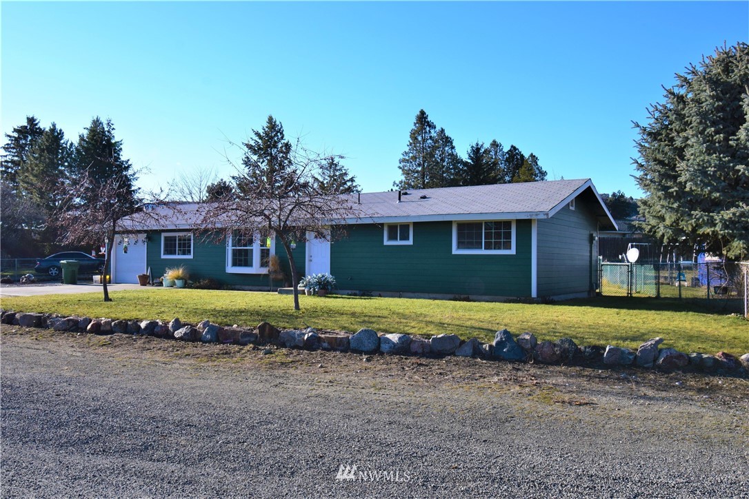 738 Ridge Place Omak, WA 98841 - Photo 2 of 33 Gallery Image 2