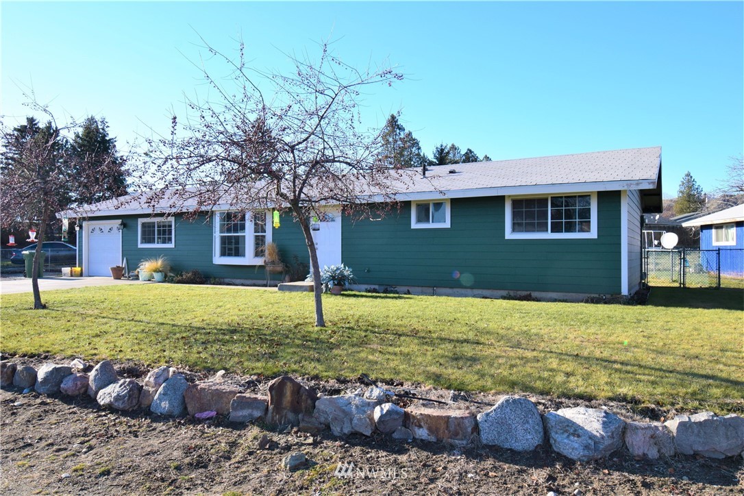 738 Ridge Place Omak, WA 98841 - Photo 4 of 33 Gallery Image 4