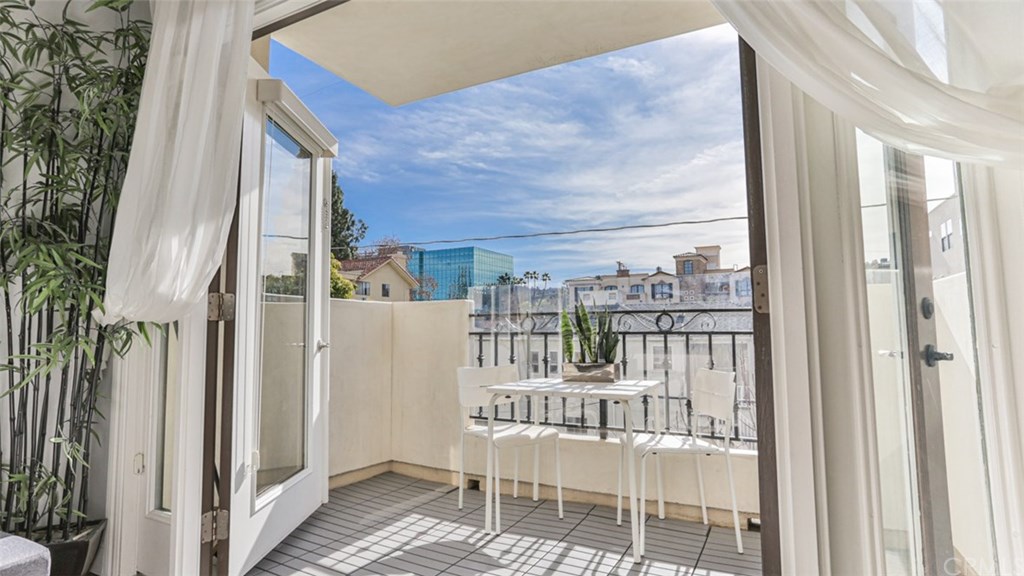 12020 Guerin Street, Unit 303 Studio City, CA 91604 - Photo 2 of 33