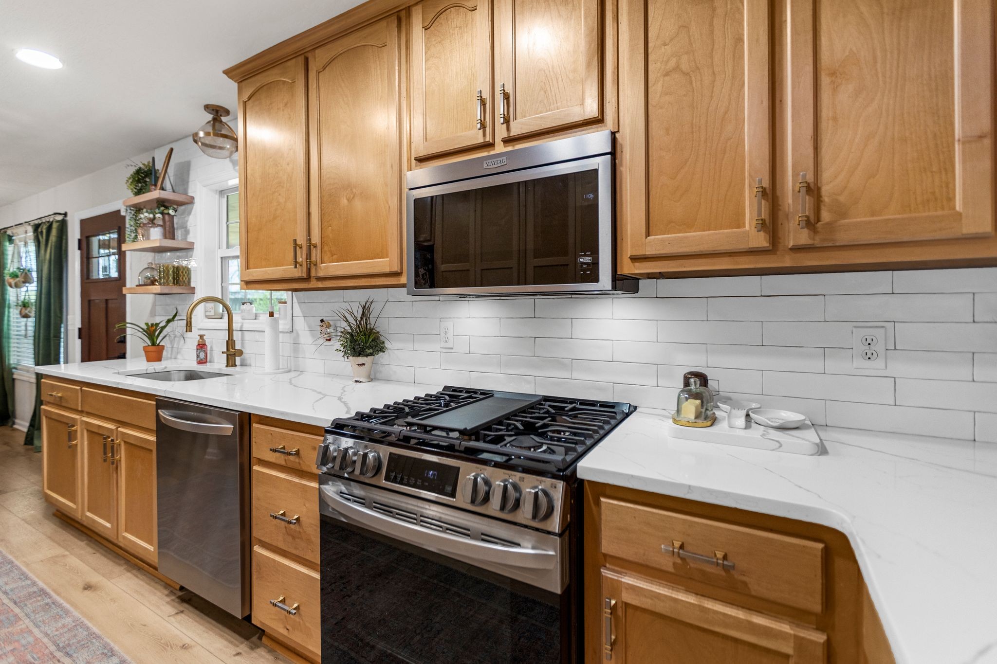 106 Edgehill Road Fayetteville, TN 37334 - Photo 17 of 47 a kitchen with granite countertop cabinets stainless steel appliances and a sink