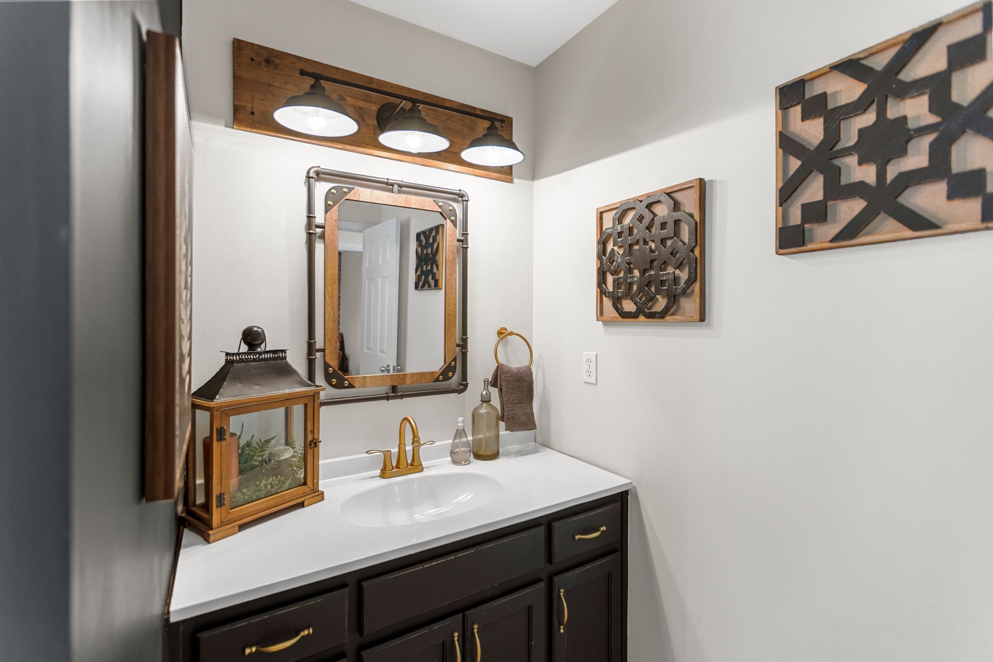 106 Edgehill Road Fayetteville, TN 37334 - Photo 29 of 47 a bathroom with a granite countertop sink and a mirror