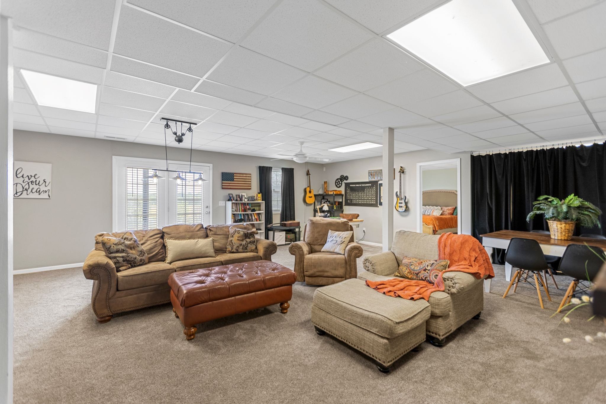 106 Edgehill Road Fayetteville, TN 37334 - Photo 30 of 47 a living room with furniture and a large window