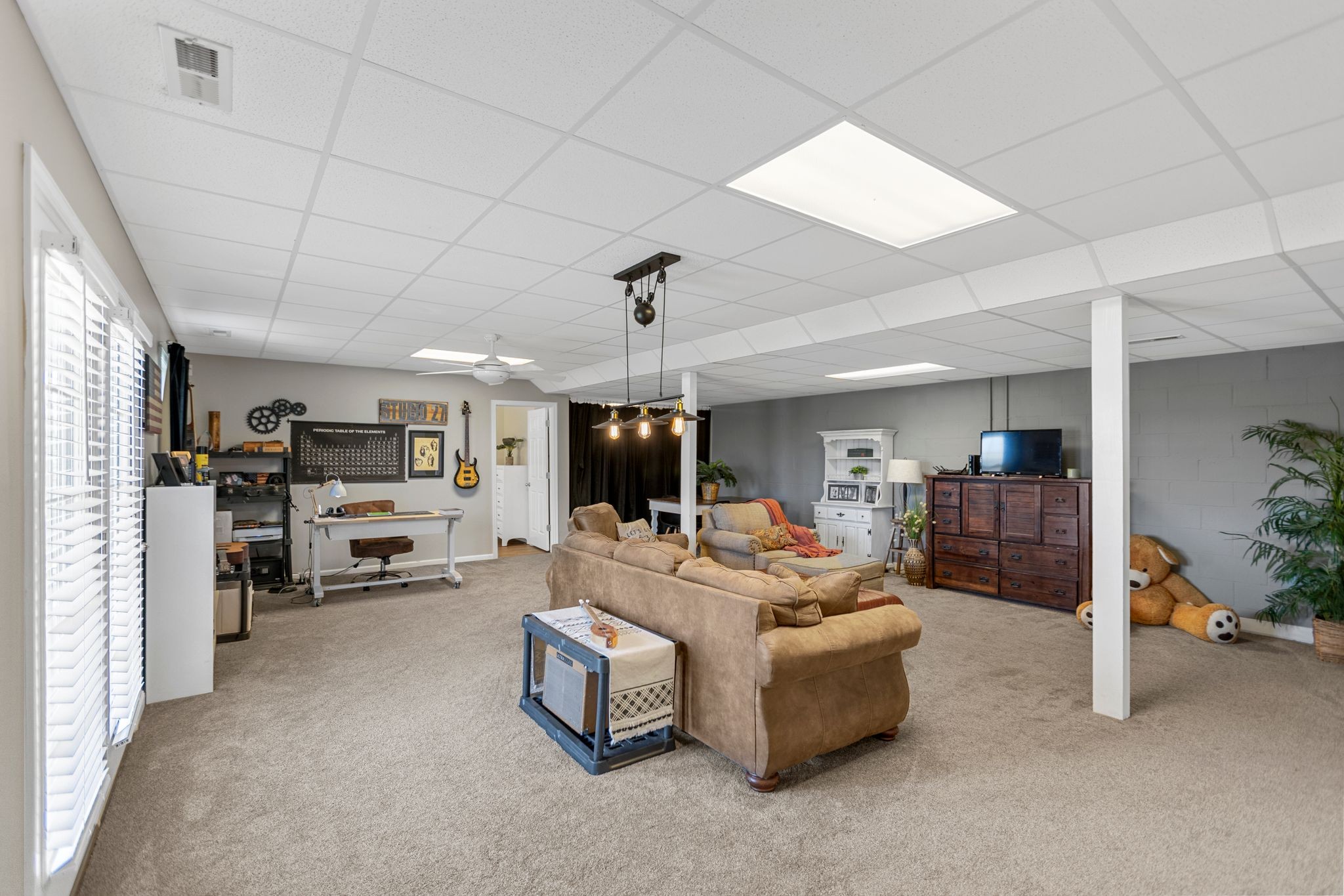106 Edgehill Road Fayetteville, TN 37334 - Photo 33 of 47 a living room with furniture and a flat screen tv