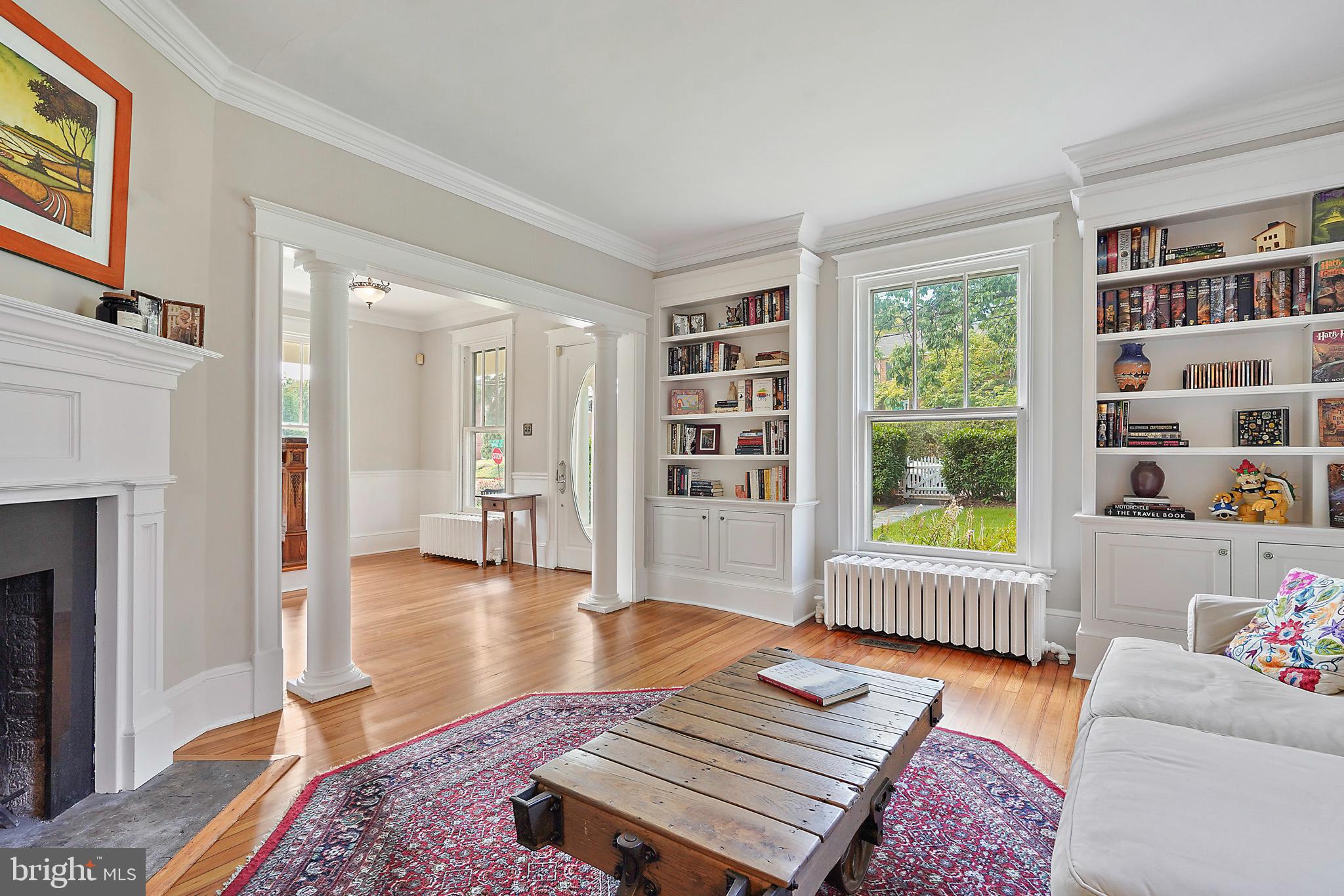 1503 Russell Road Alexandria, VA 22301 - Photo 19 of 39 a living room with furniture and a book shelf
