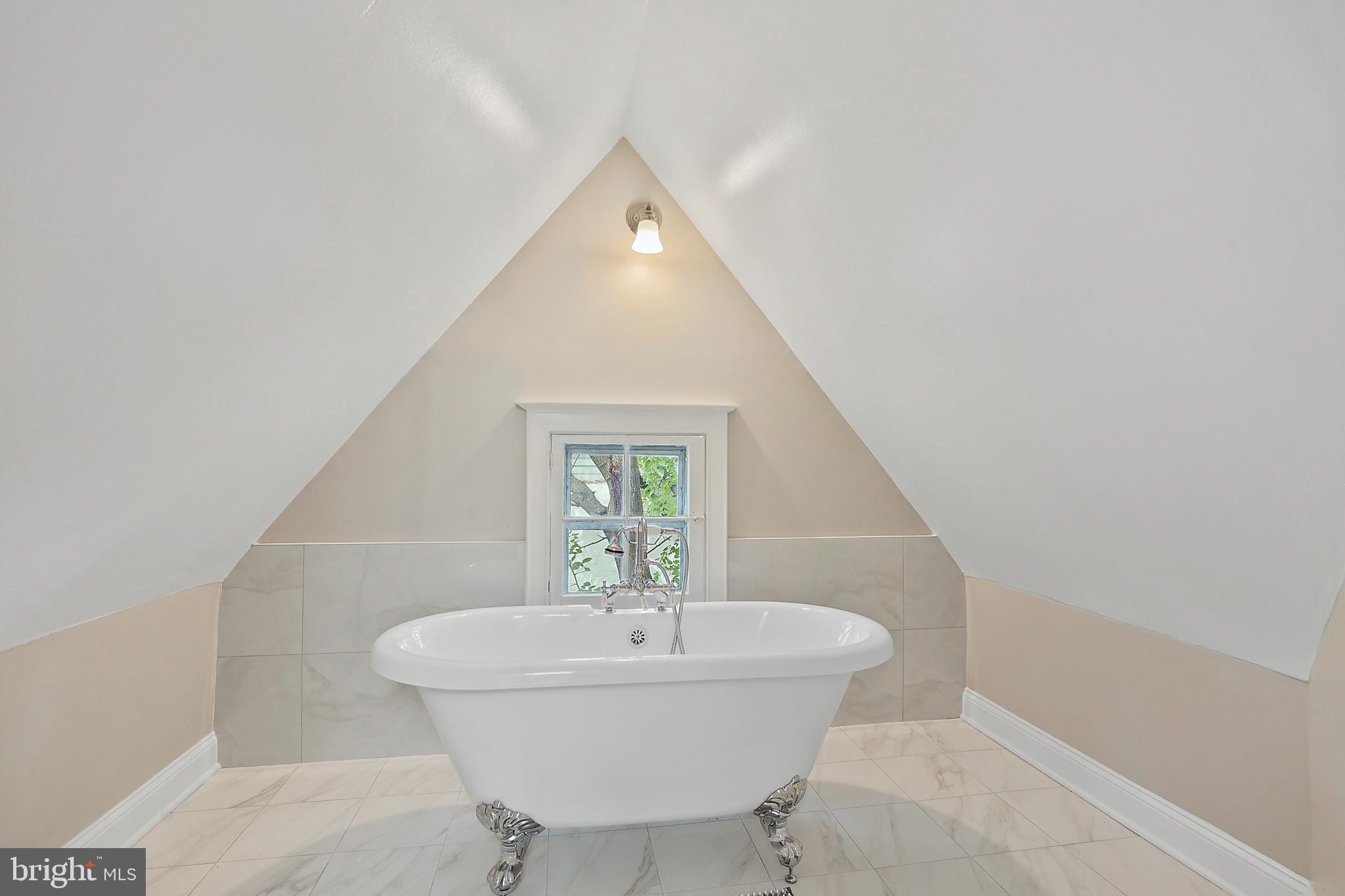 1503 Russell Road Alexandria, VA 22301 - Photo 30 of 39 a bathroom with a sink and a bathtub