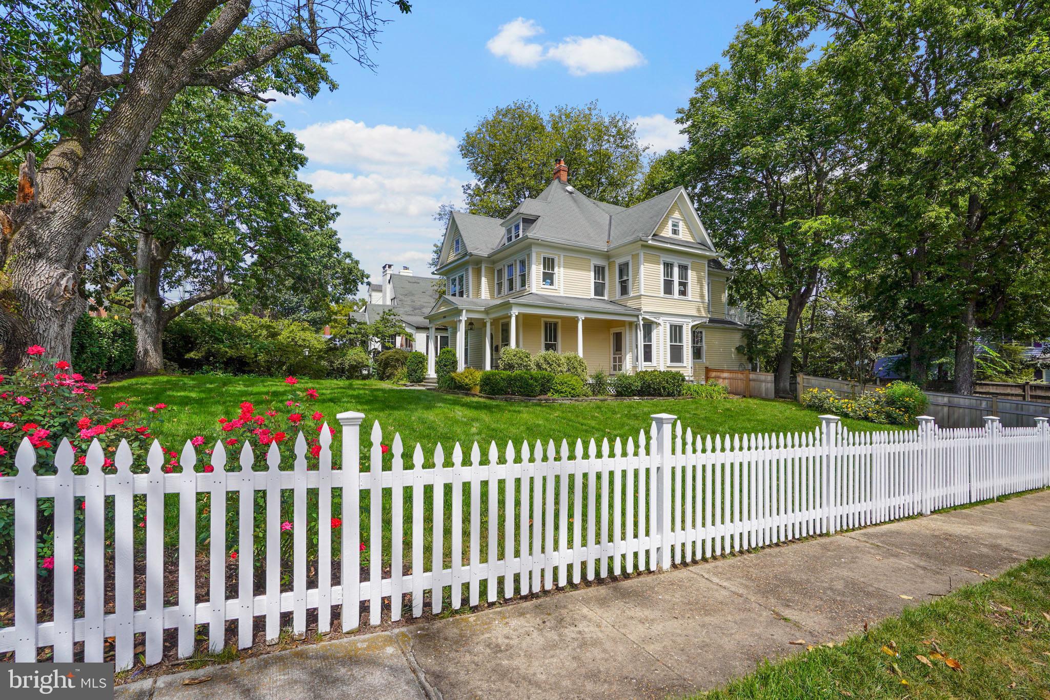 1503 Russell Road Alexandria, VA 22301 - Photo 5 of 39 a front view of a house with a garden