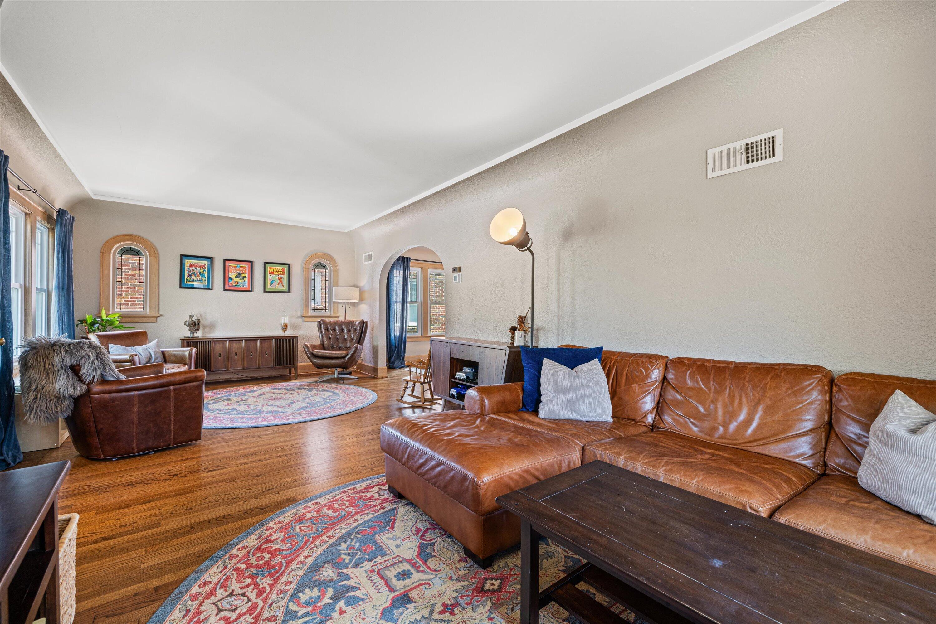 937 Lathrop Avenue Racine, WI 53405 - Photo 6 of 45 living room