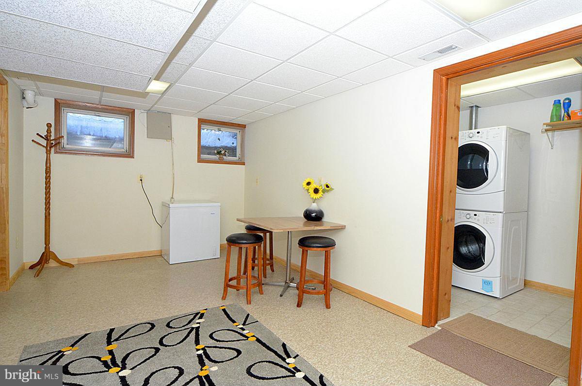 7900 Bennett Branch Road Mount Airy, MD 21771 - Photo 25 of 30 a living room with furniture and a window