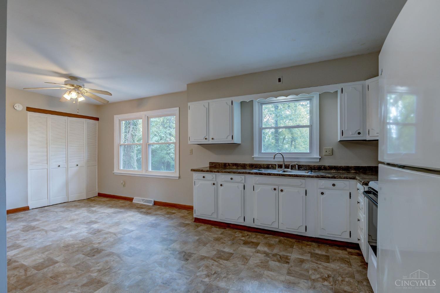 5649 Rapid Run Road Cincinnati, OH 45238 - Photo 12 of 27