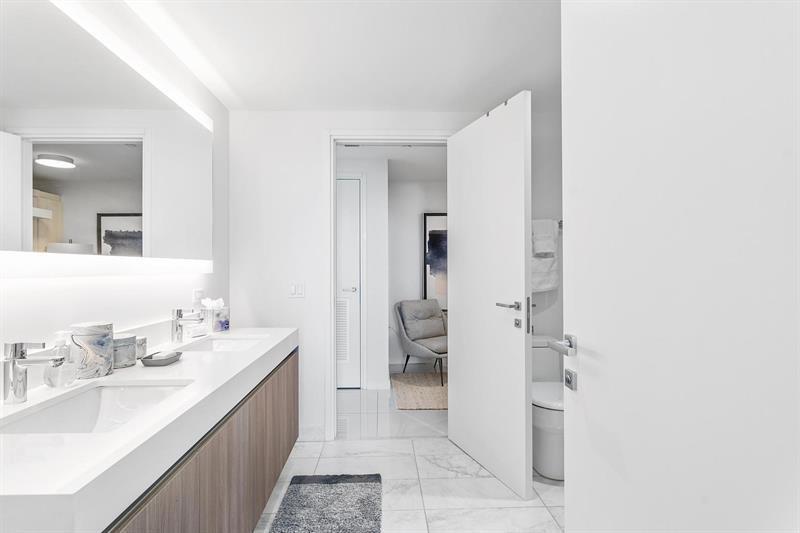 401 North Birch Road, Unit 1214 Fort Lauderdale, FL 33304 - Photo 23 of 47 a bathroom with a sink and a mirror