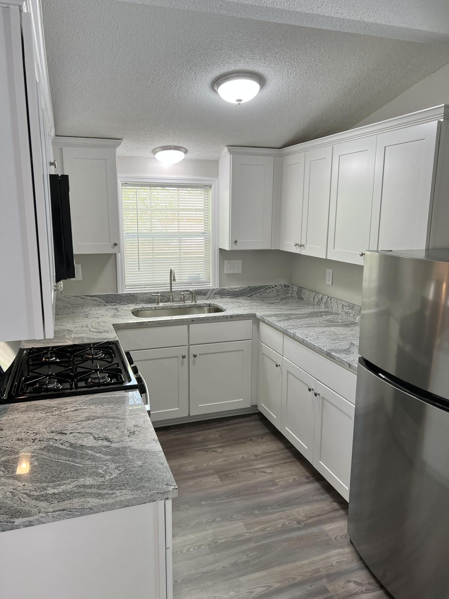 6 Maverick Street Charleston, SC 29403 - Photo 3 of 14