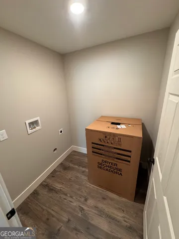 a view of utility room