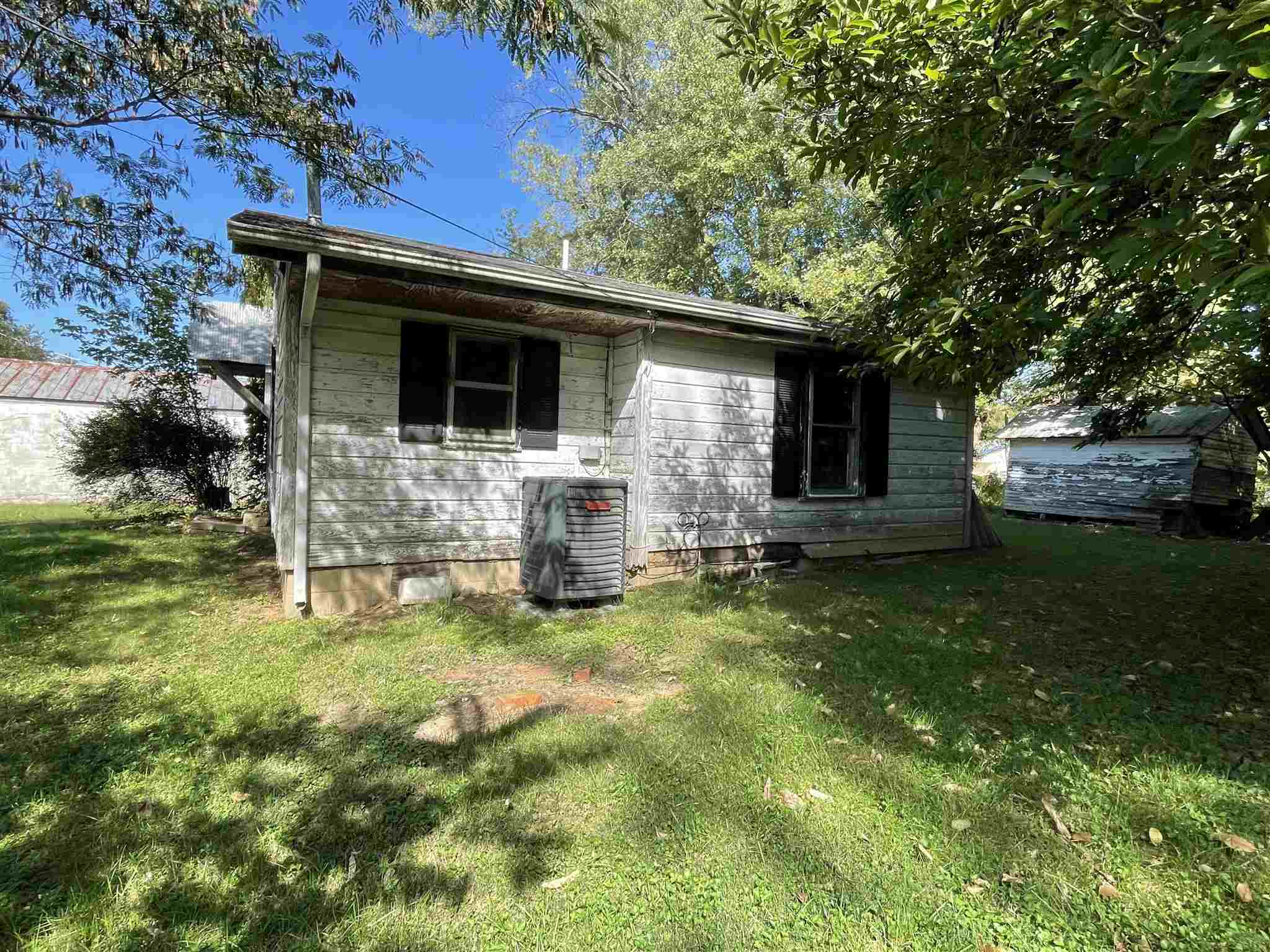174 Old Farm Road Bedford, IN 47421 - Photo 2 of 7 Gallery Image 2