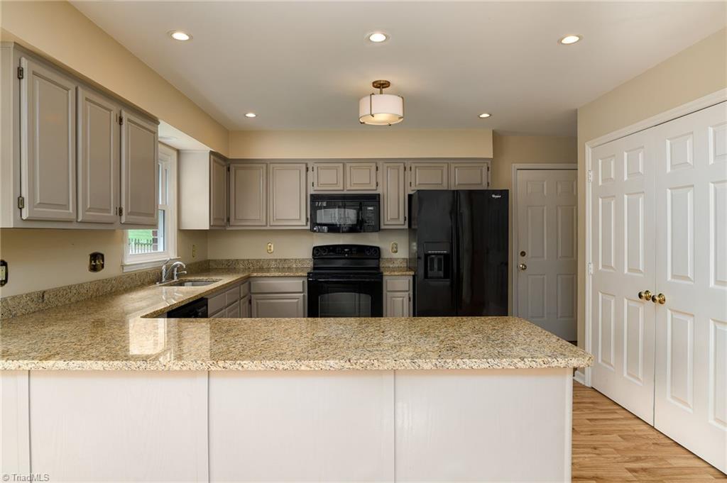 5200 Candlewick Road Greensboro, NC 27455 - Photo 12 of 33 Kitchen