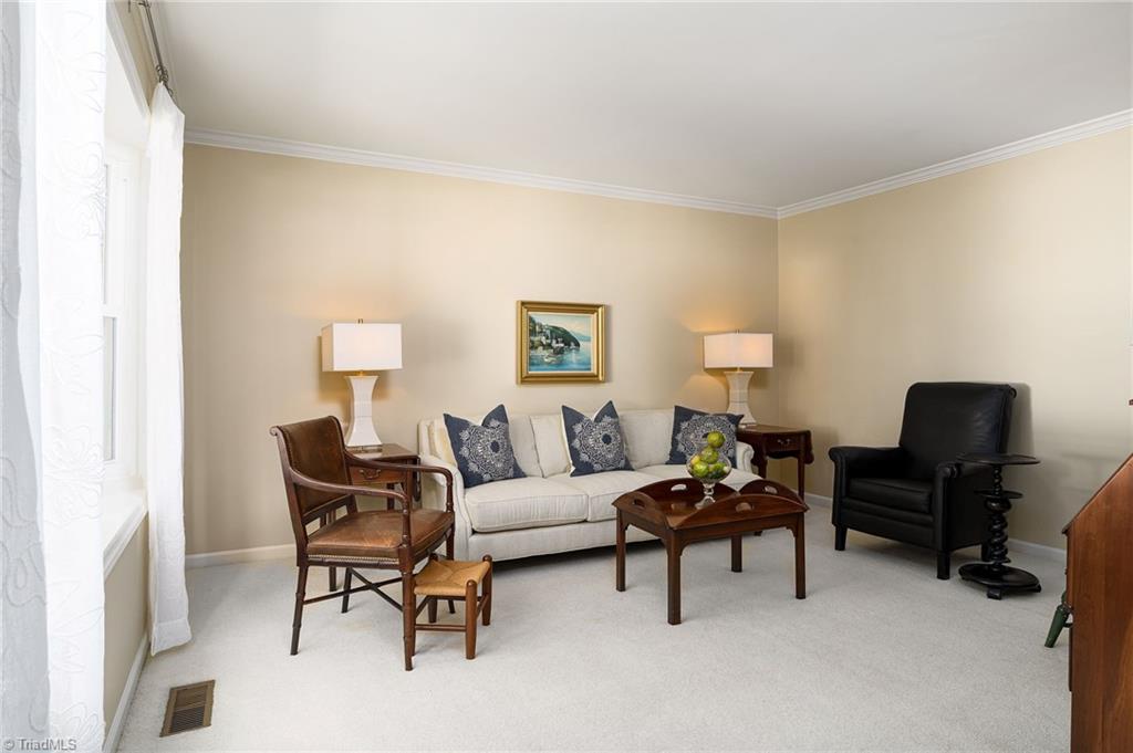 5200 Candlewick Road Greensboro, NC 27455 - Photo 5 of 33 Living Room